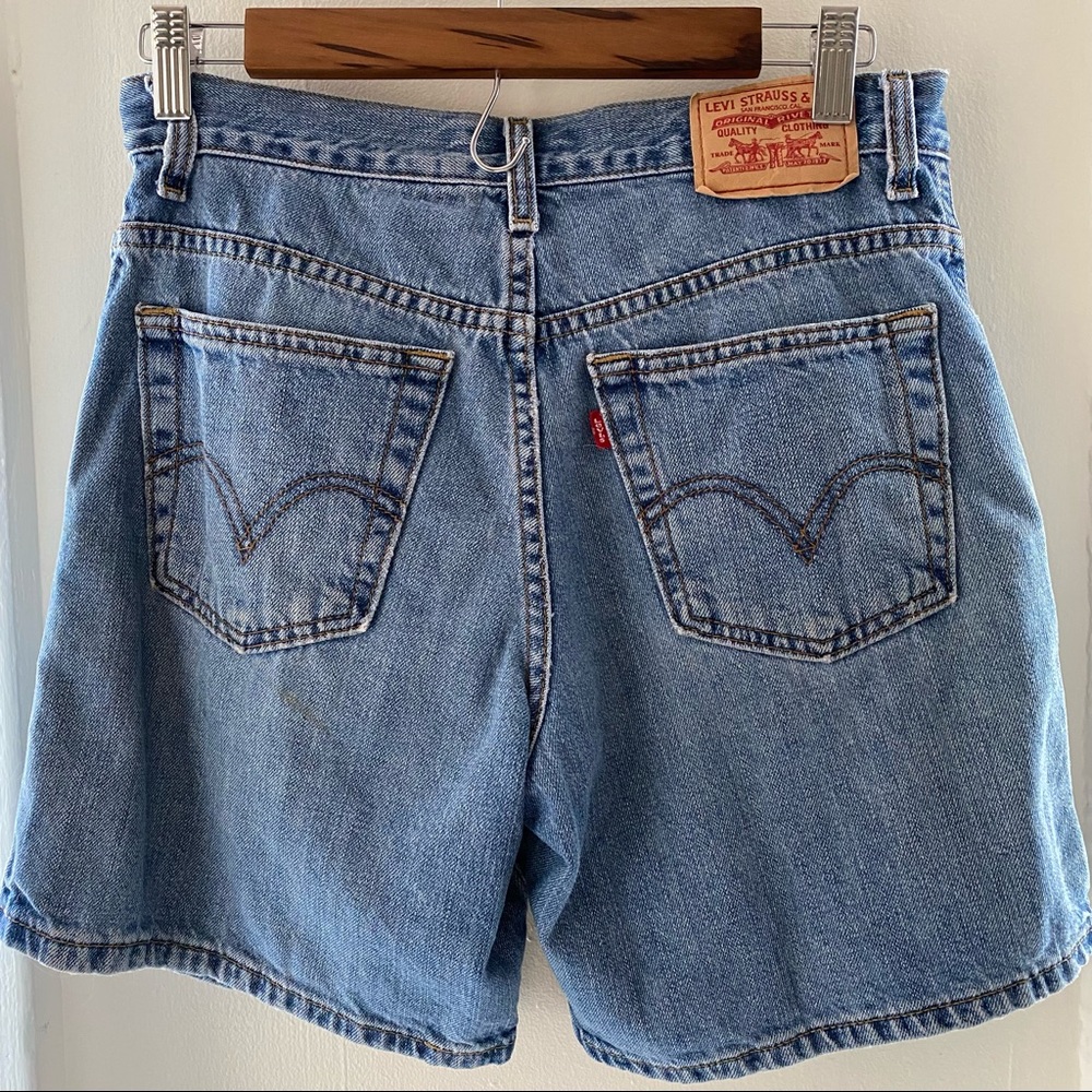 Levi’s 550 Denim Shorts in Medium Wash
